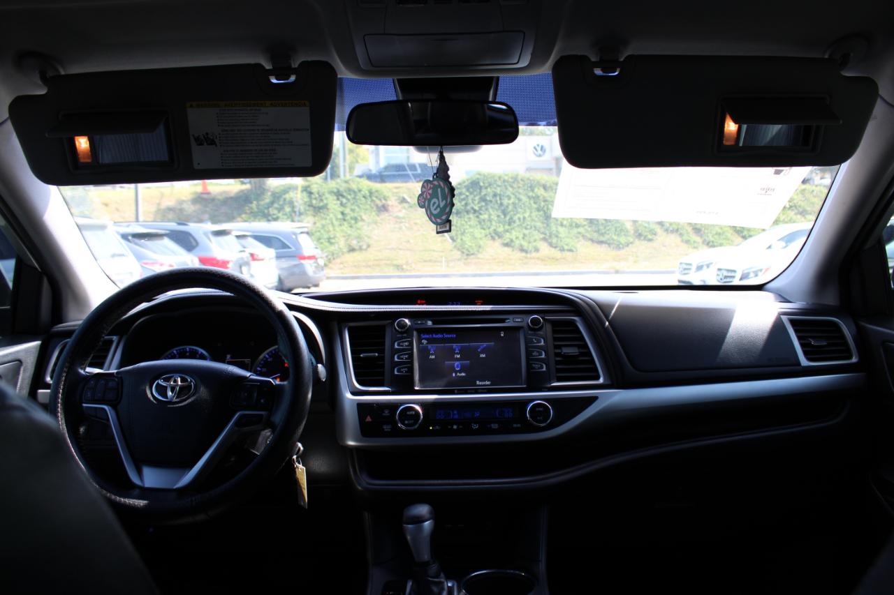 Toyota Highlander LE V6 FWD (Natl) 2019