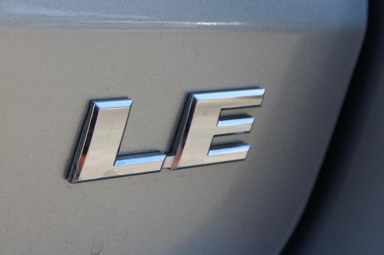 Toyota Highlander LE V6 FWD (Natl) 2019