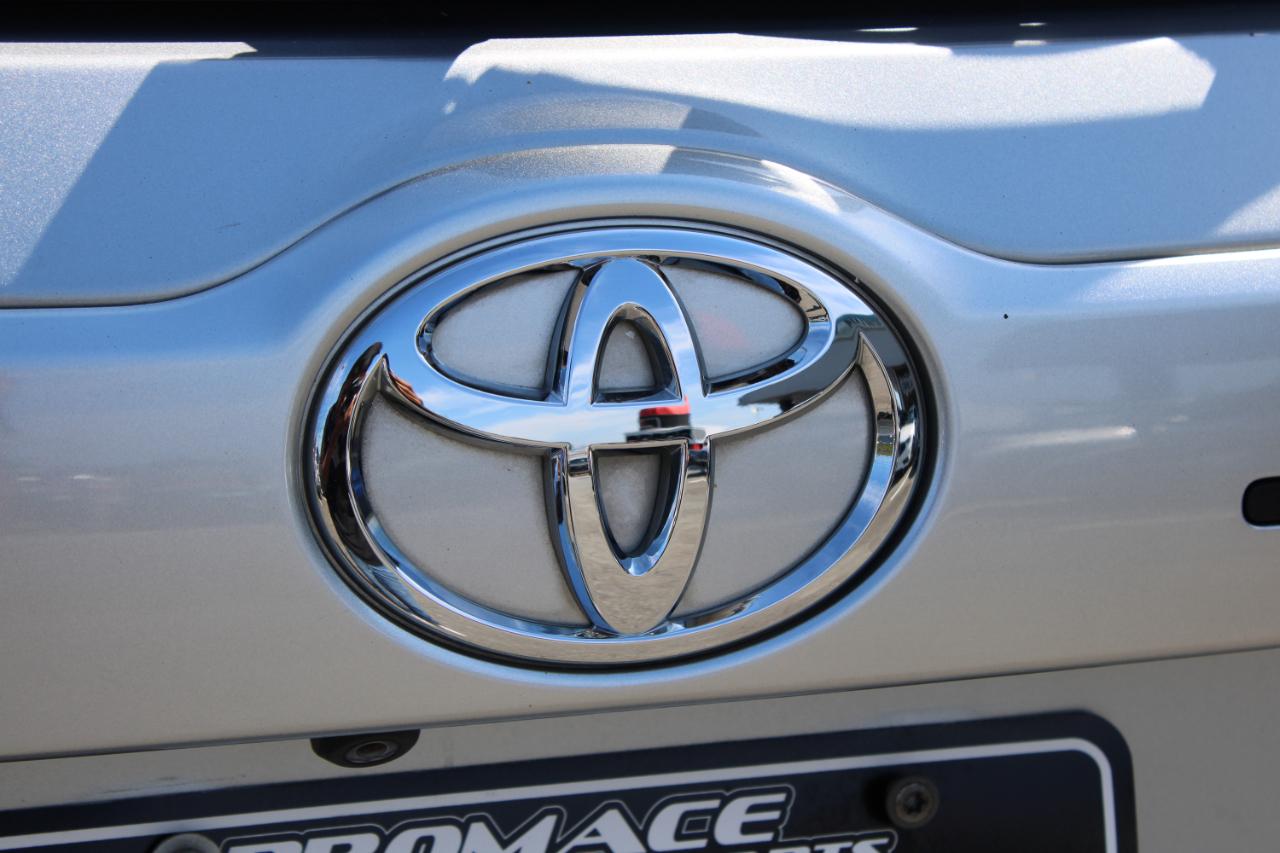 Toyota Highlander LE V6 FWD (Natl) 2019