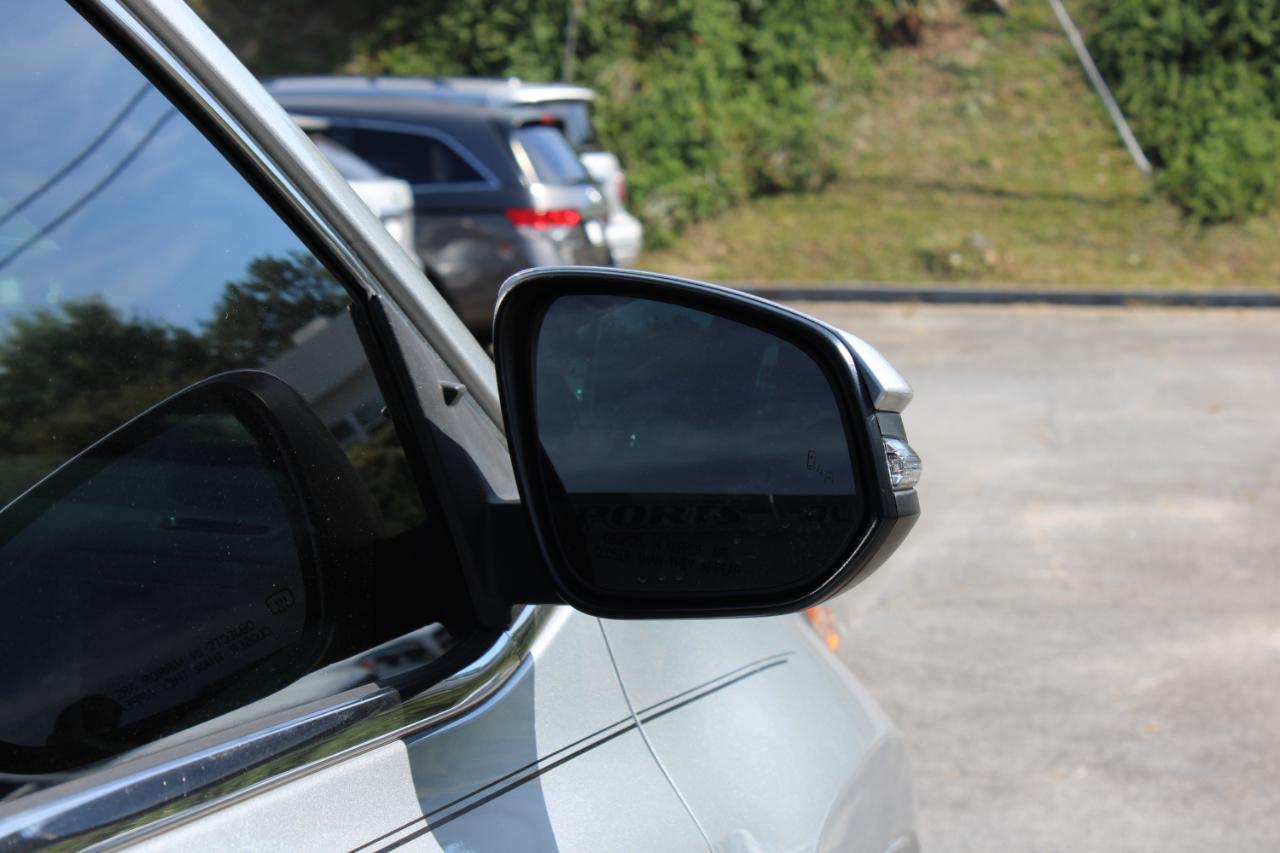 Toyota Highlander LE V6 FWD (Natl) 2019