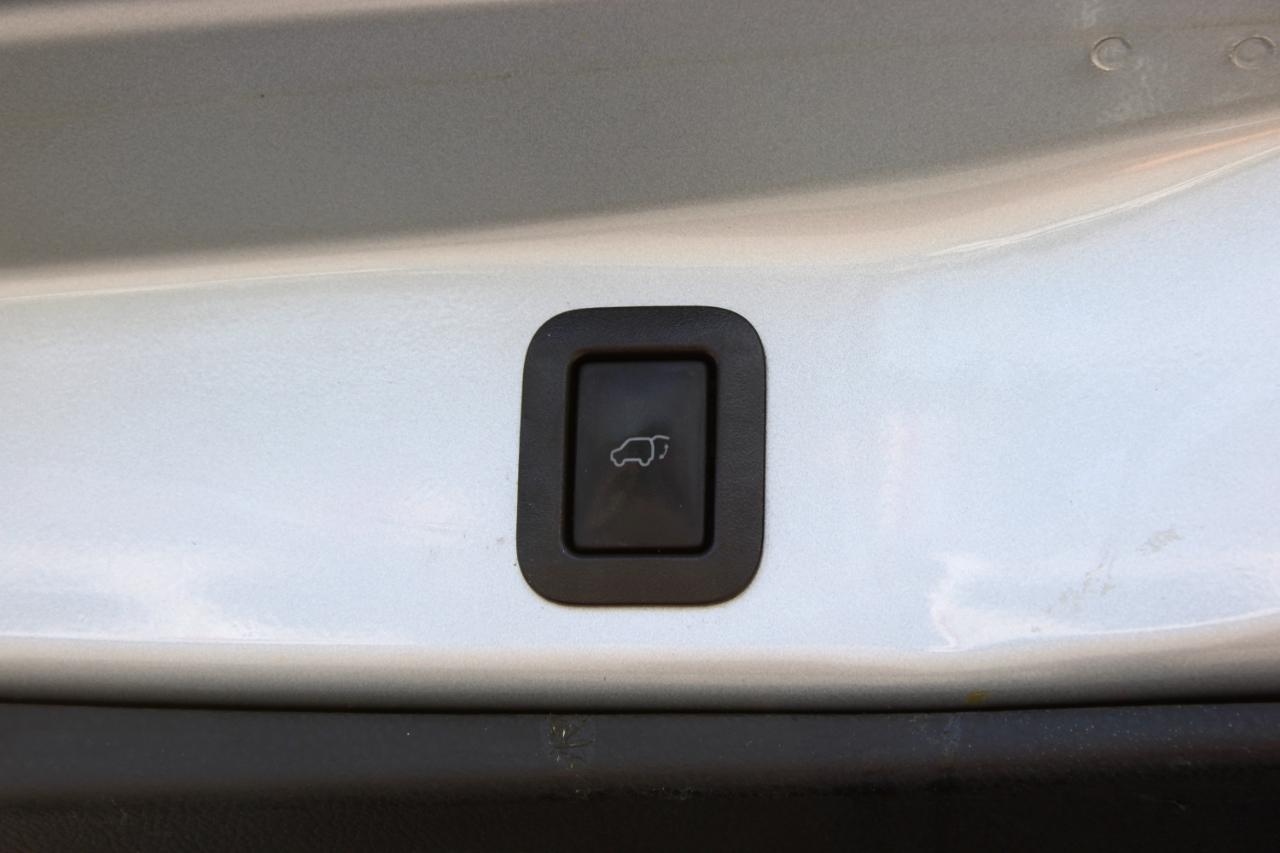 Toyota Highlander LE V6 FWD (Natl) 2019