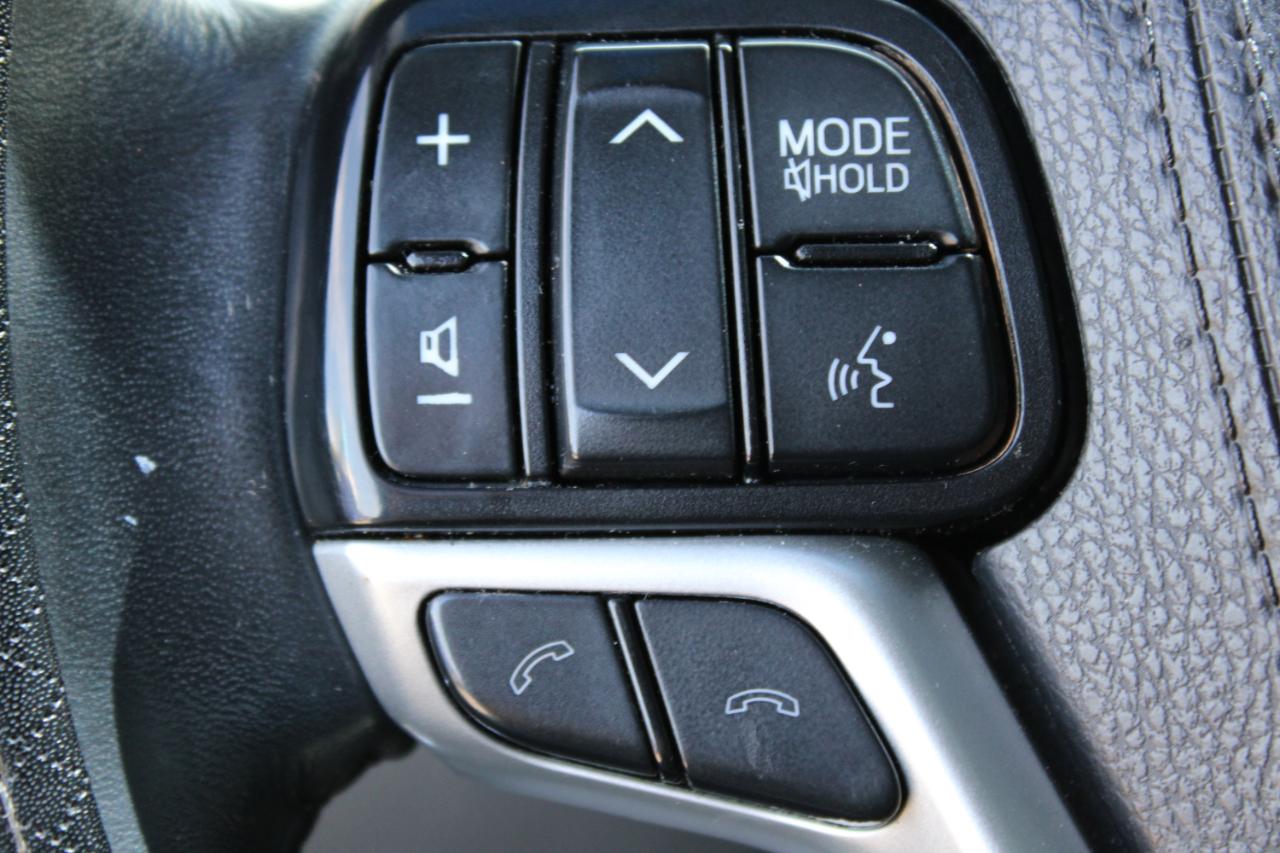 Toyota Highlander LE V6 FWD (Natl) 2019