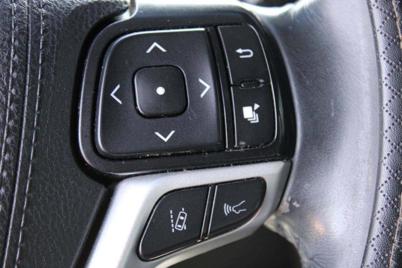 Toyota Highlander LE V6 FWD (Natl) 2019