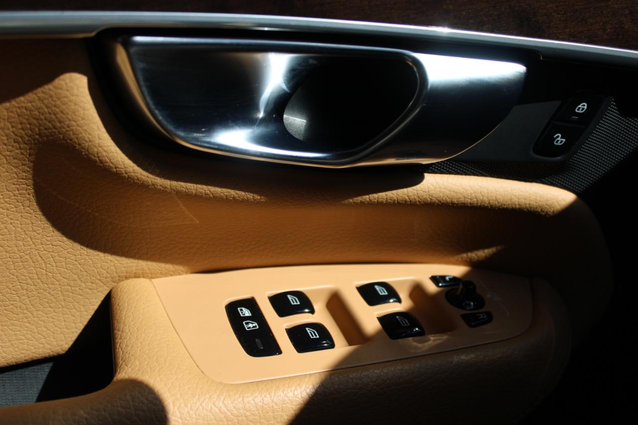 Volvo XC90 photo 16