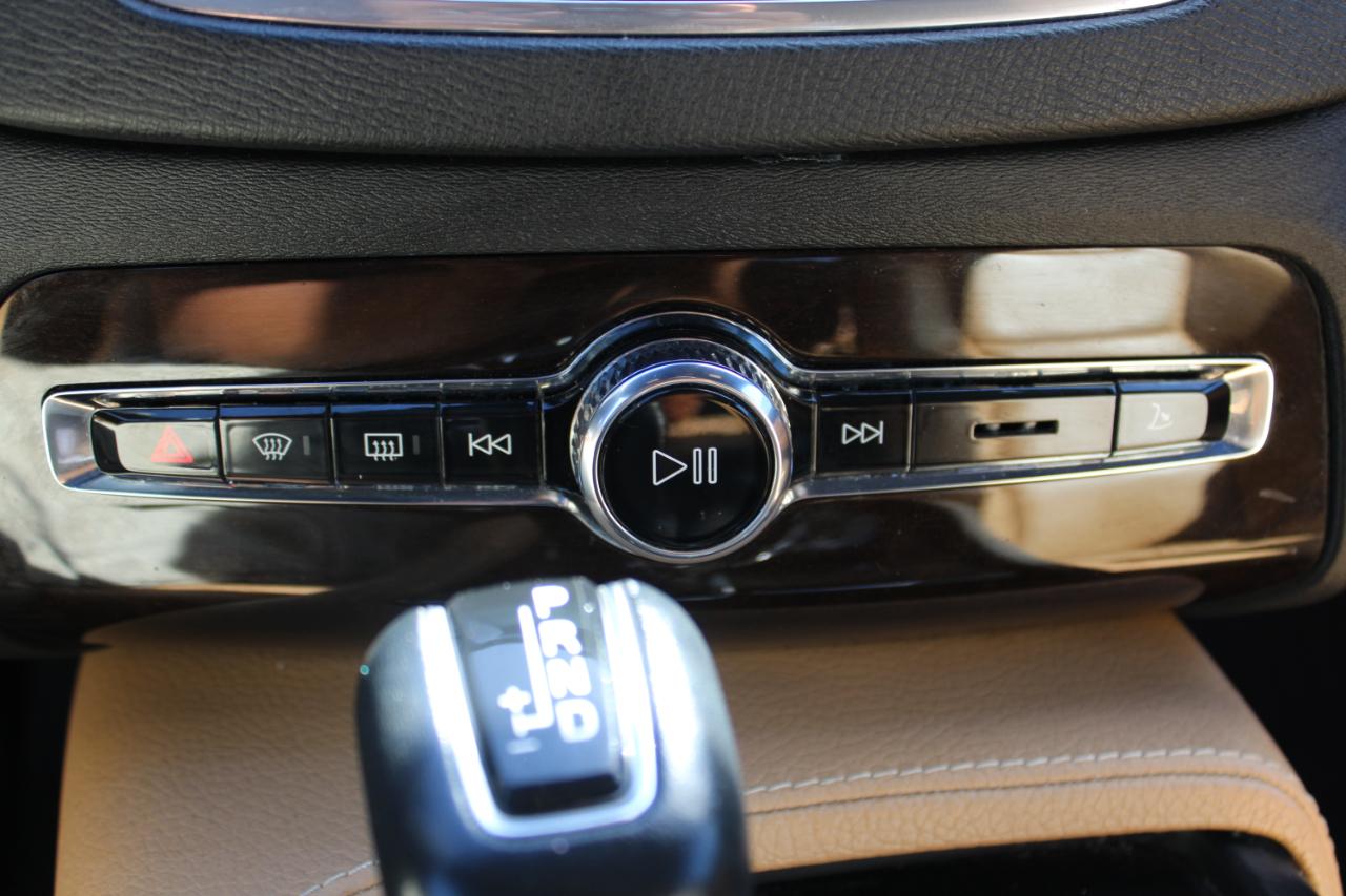 Volvo XC90 photo 19