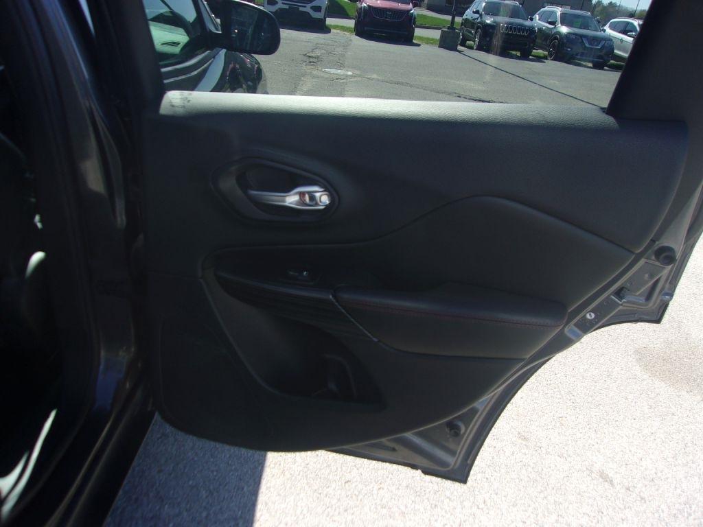 Jeep Cherokee 4WD 4dr Trailhawk 2016