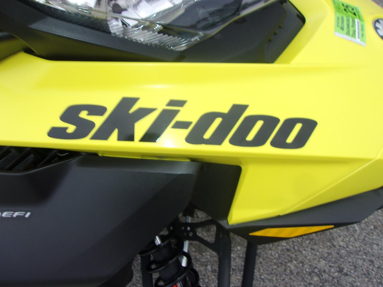 Ski-Doo Renegade  2022