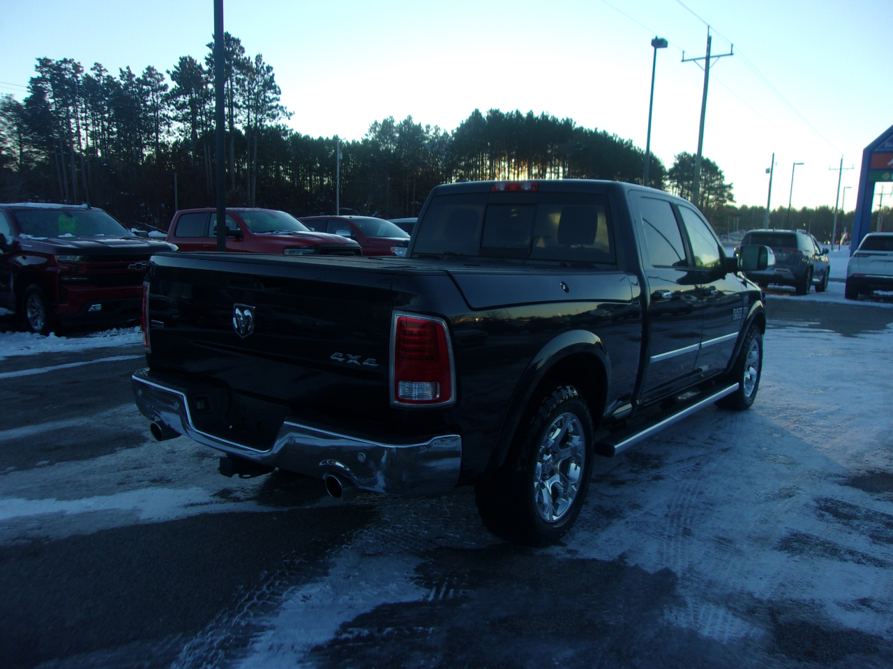 RAM 1500 4WD Crew Cab 149" Laramie 2016