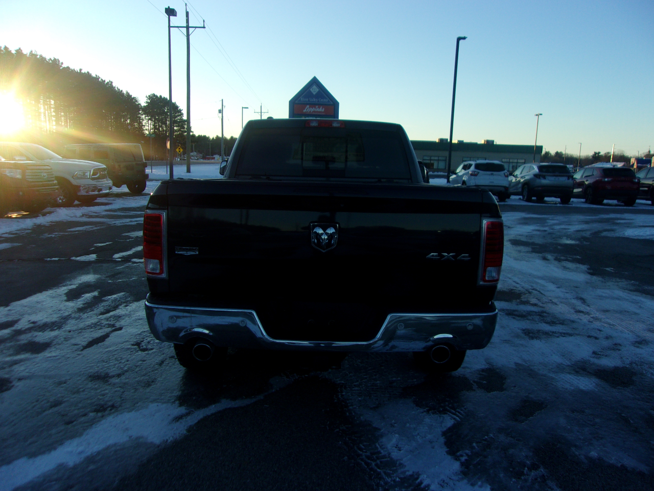 RAM 1500 4WD Crew Cab 149" Laramie 2016