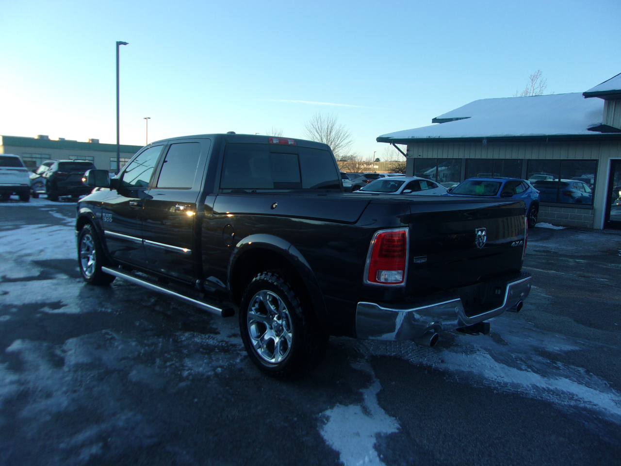 RAM 1500 4WD Crew Cab 149" Laramie 2016