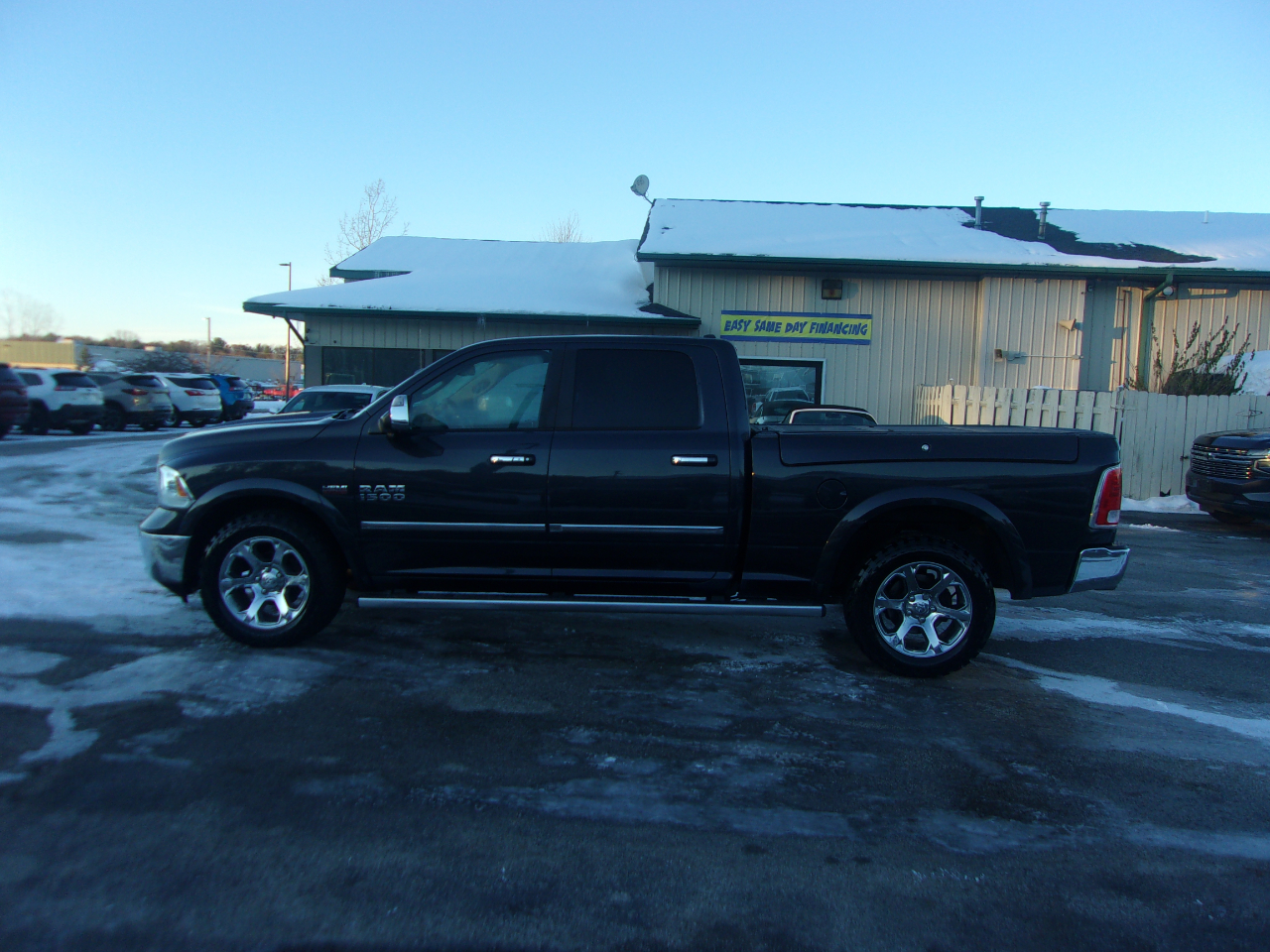 RAM 1500 4WD Crew Cab 149" Laramie 2016