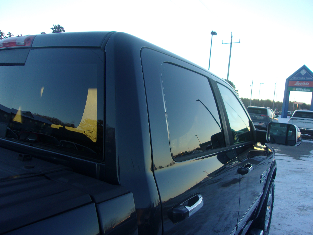 RAM 1500 4WD Crew Cab 149" Laramie 2016