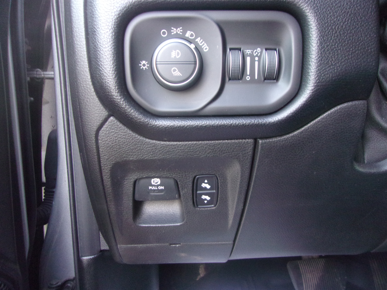 RAM 1500 Rebel 4x4 Crew Cab 5'7" Box 2019