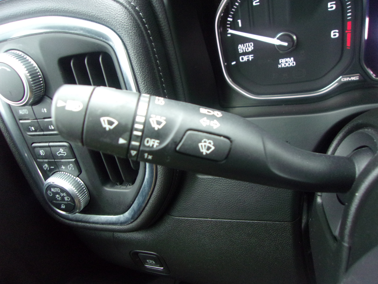 GMC Sierra 1500 4WD Crew Cab 147" Denali 2019