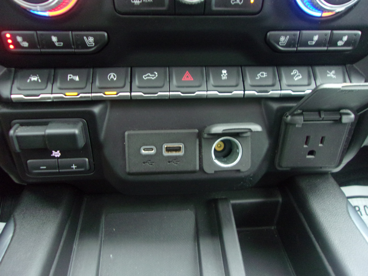 GMC Sierra 1500 4WD Crew Cab 147" Denali 2019