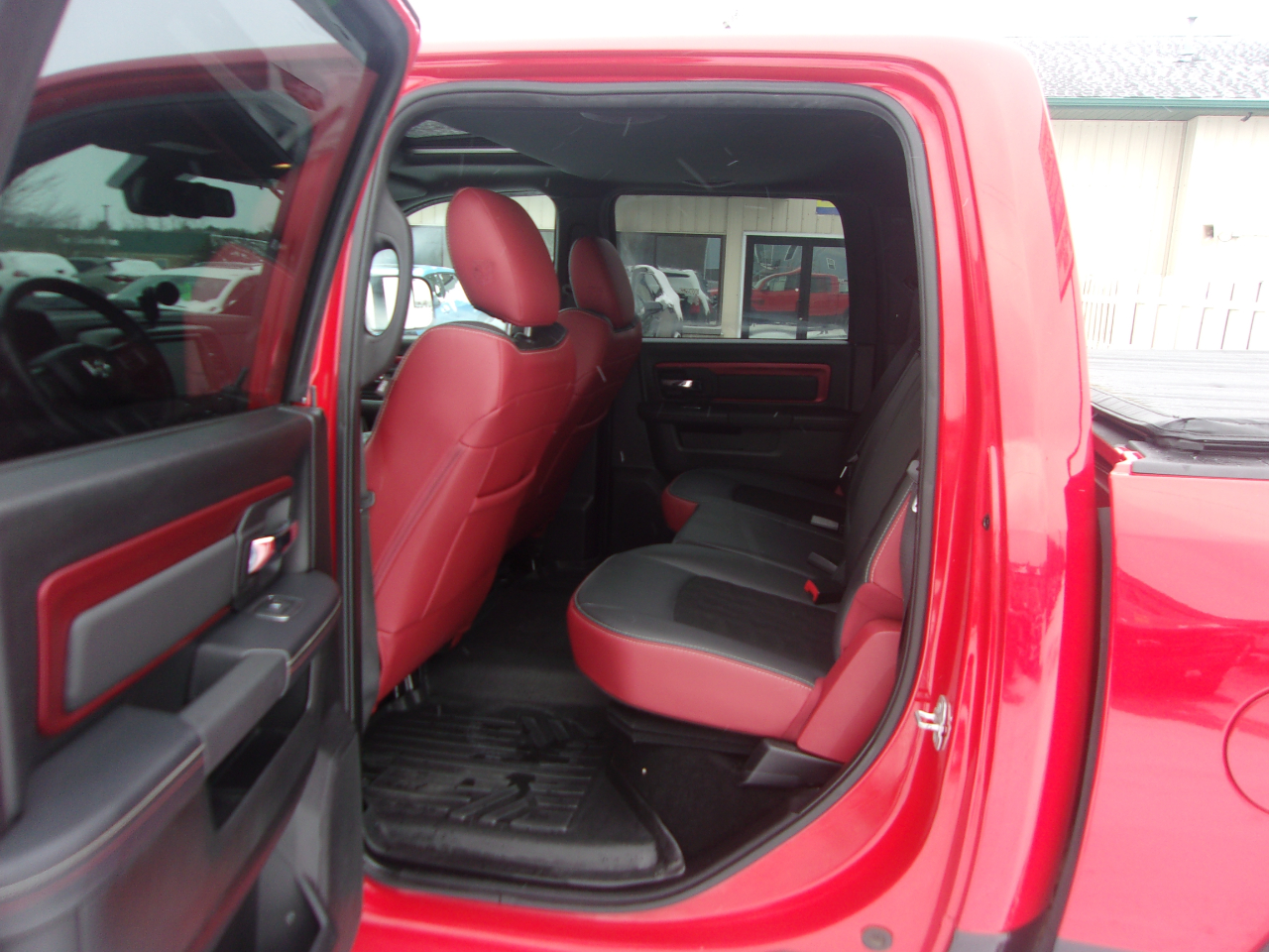 RAM 1500 4WD Crew Cab 140.5" Rebel 2016