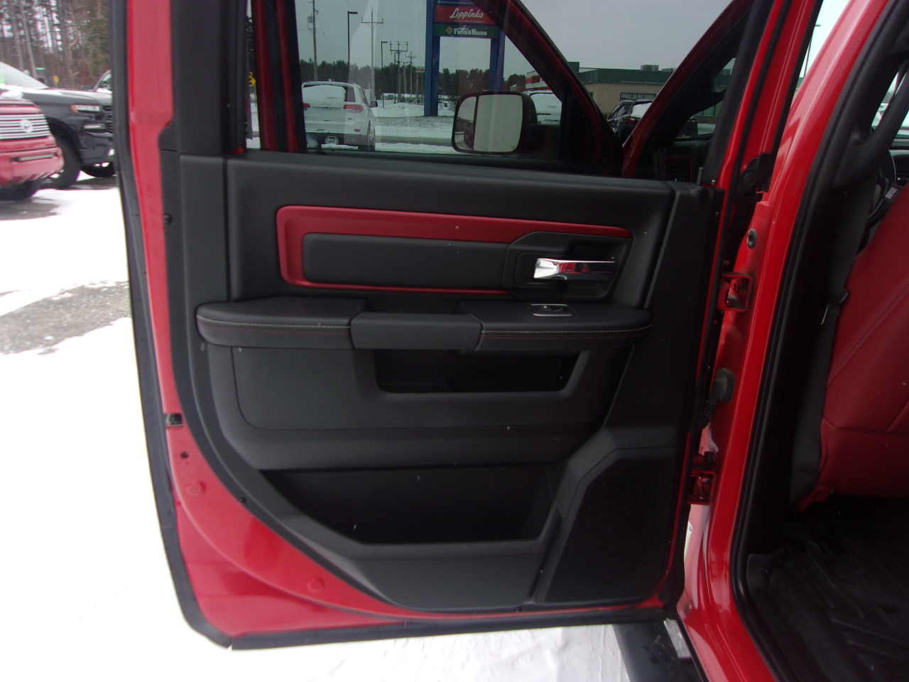 RAM 1500 4WD Crew Cab 140.5" Rebel 2016