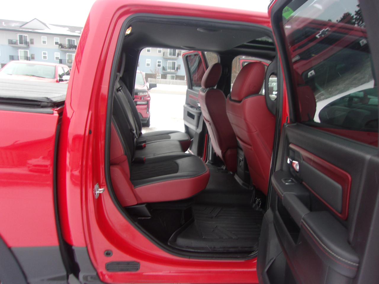 RAM 1500 4WD Crew Cab 140.5" Rebel 2016