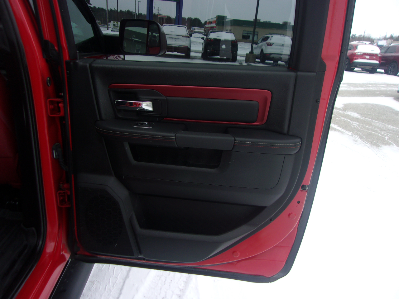 RAM 1500 4WD Crew Cab 140.5" Rebel 2016