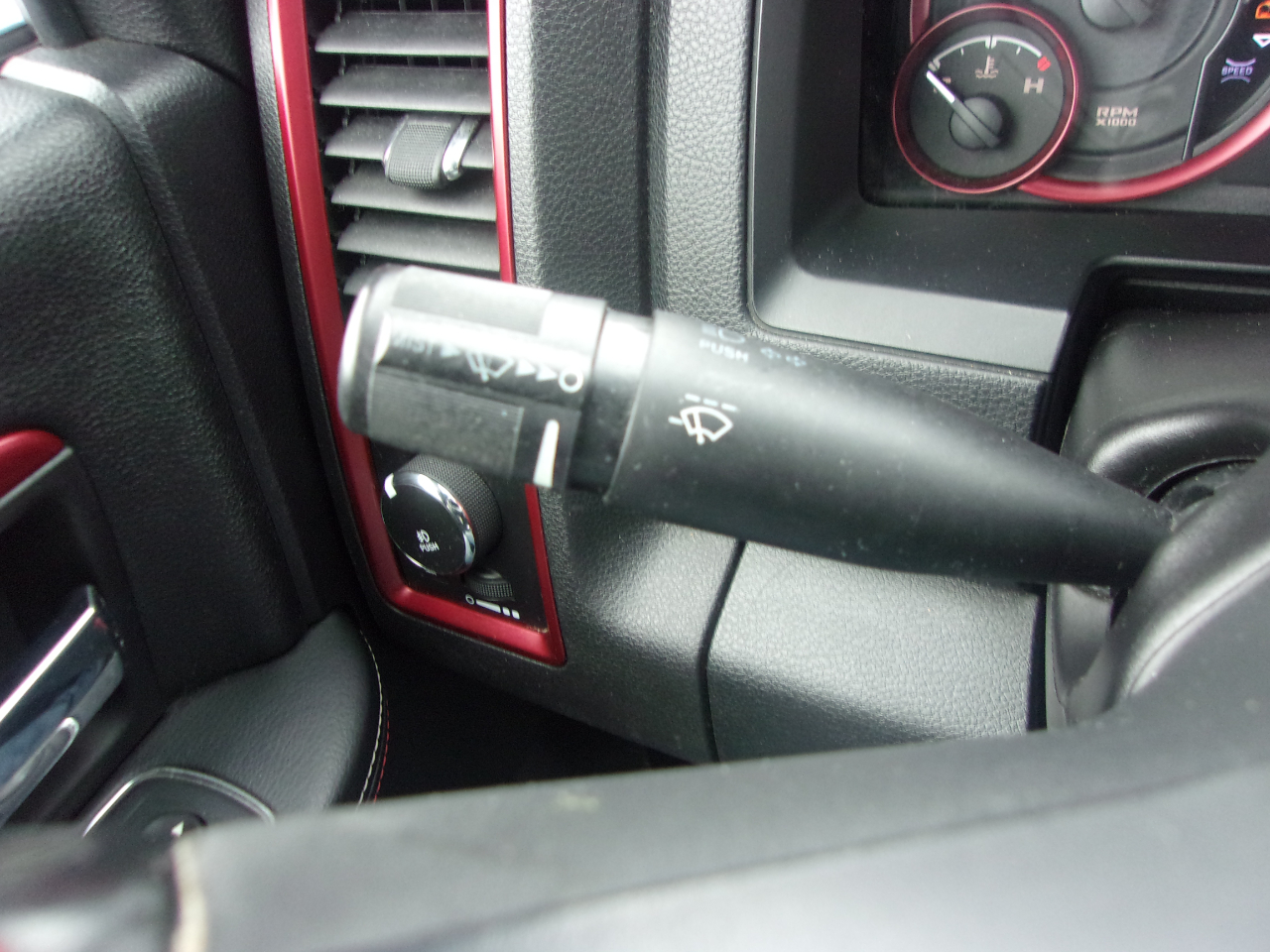 RAM 1500 4WD Crew Cab 140.5" Rebel 2016