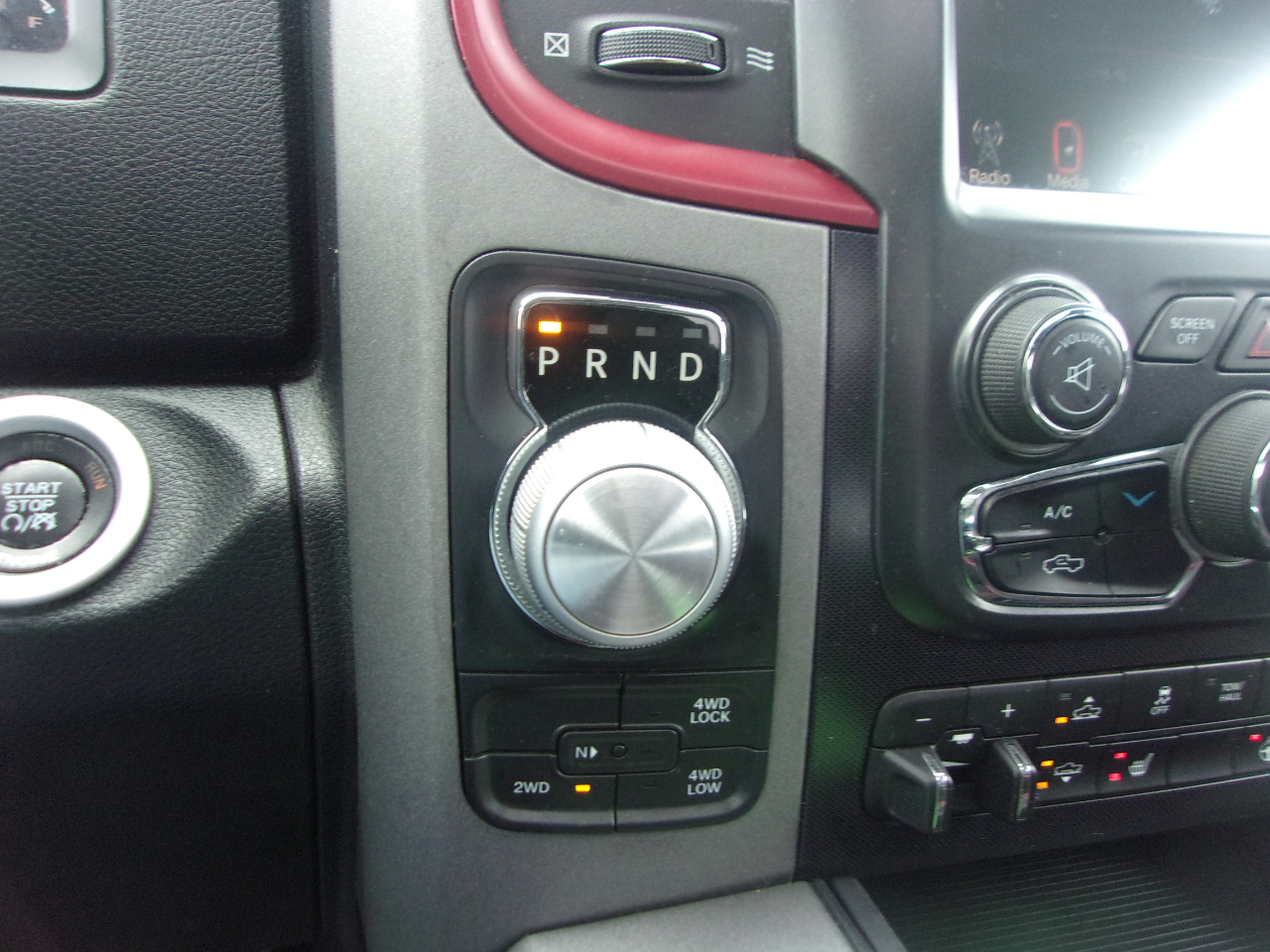 RAM 1500 4WD Crew Cab 140.5" Rebel 2016