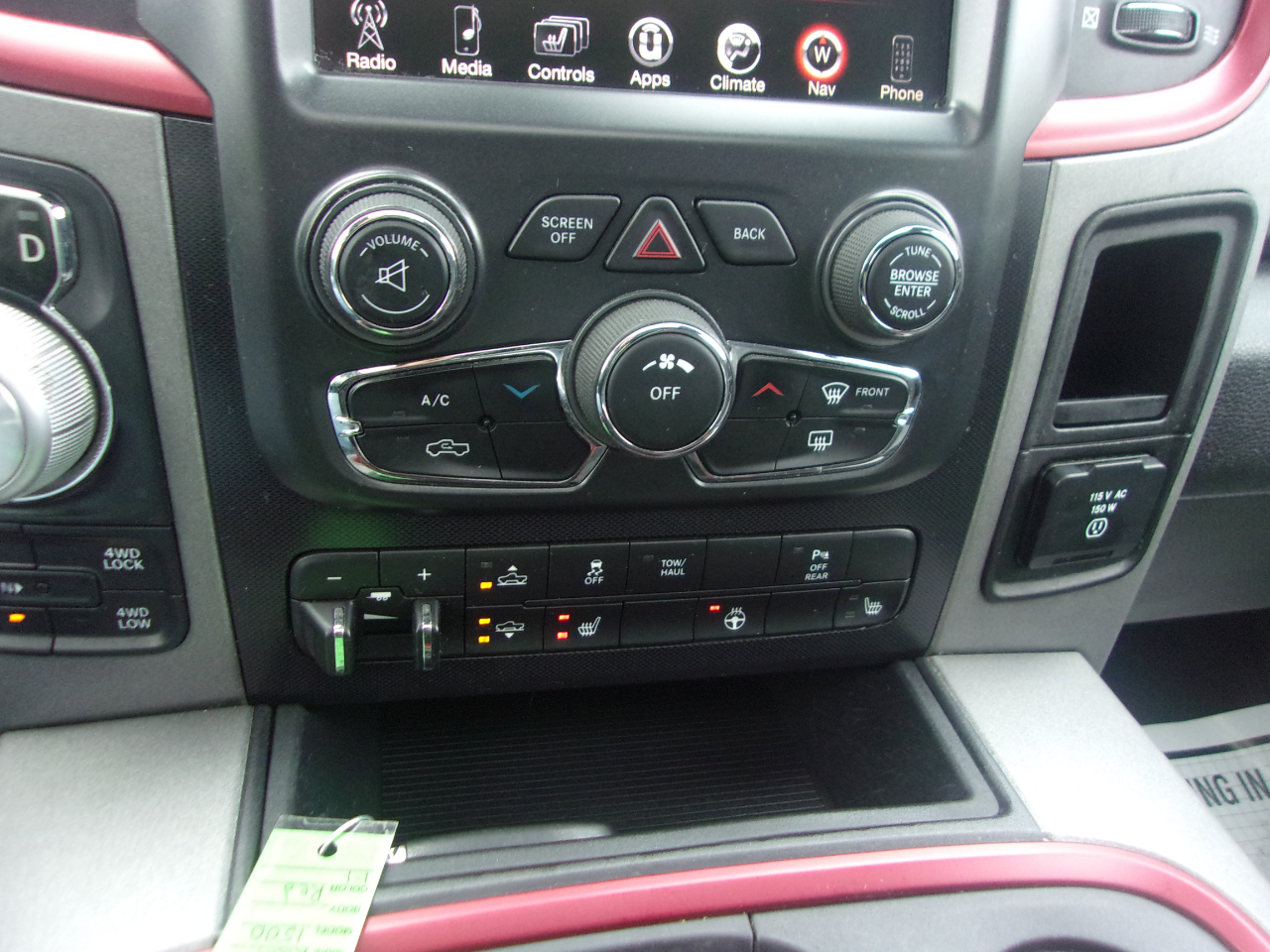 RAM 1500 4WD Crew Cab 140.5" Rebel 2016