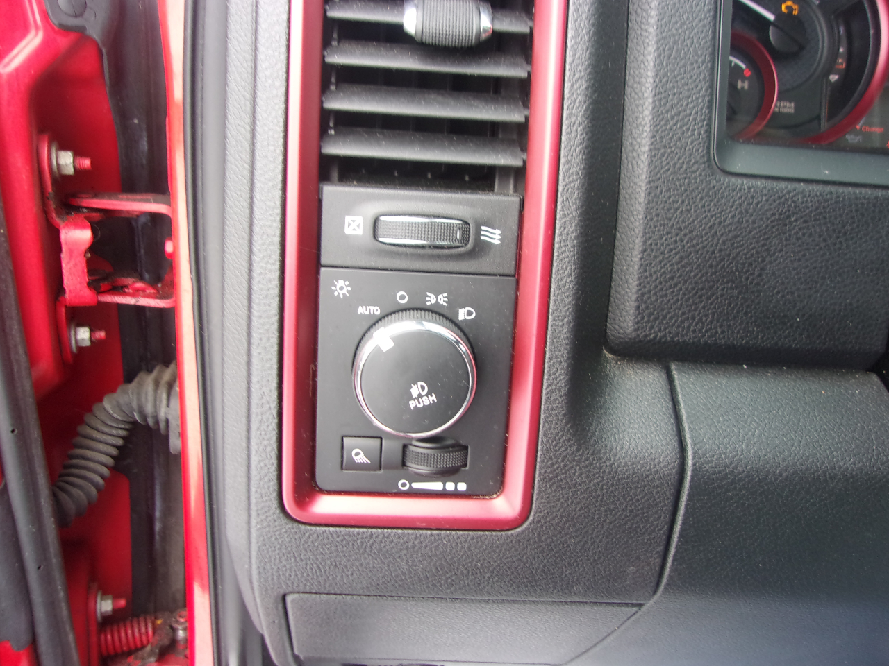 RAM 1500 4WD Crew Cab 140.5" Rebel 2016