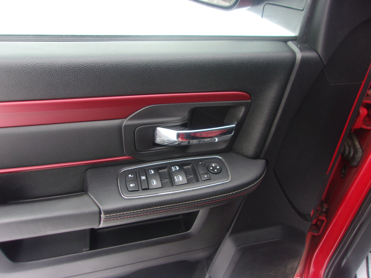 RAM 1500 4WD Crew Cab 140.5" Rebel 2016