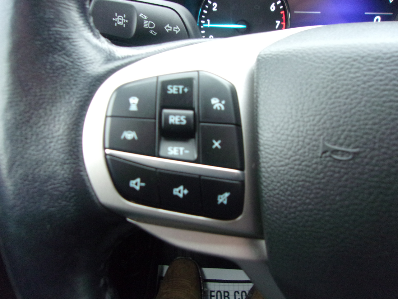 Ford Explorer XLT 4WD 2022