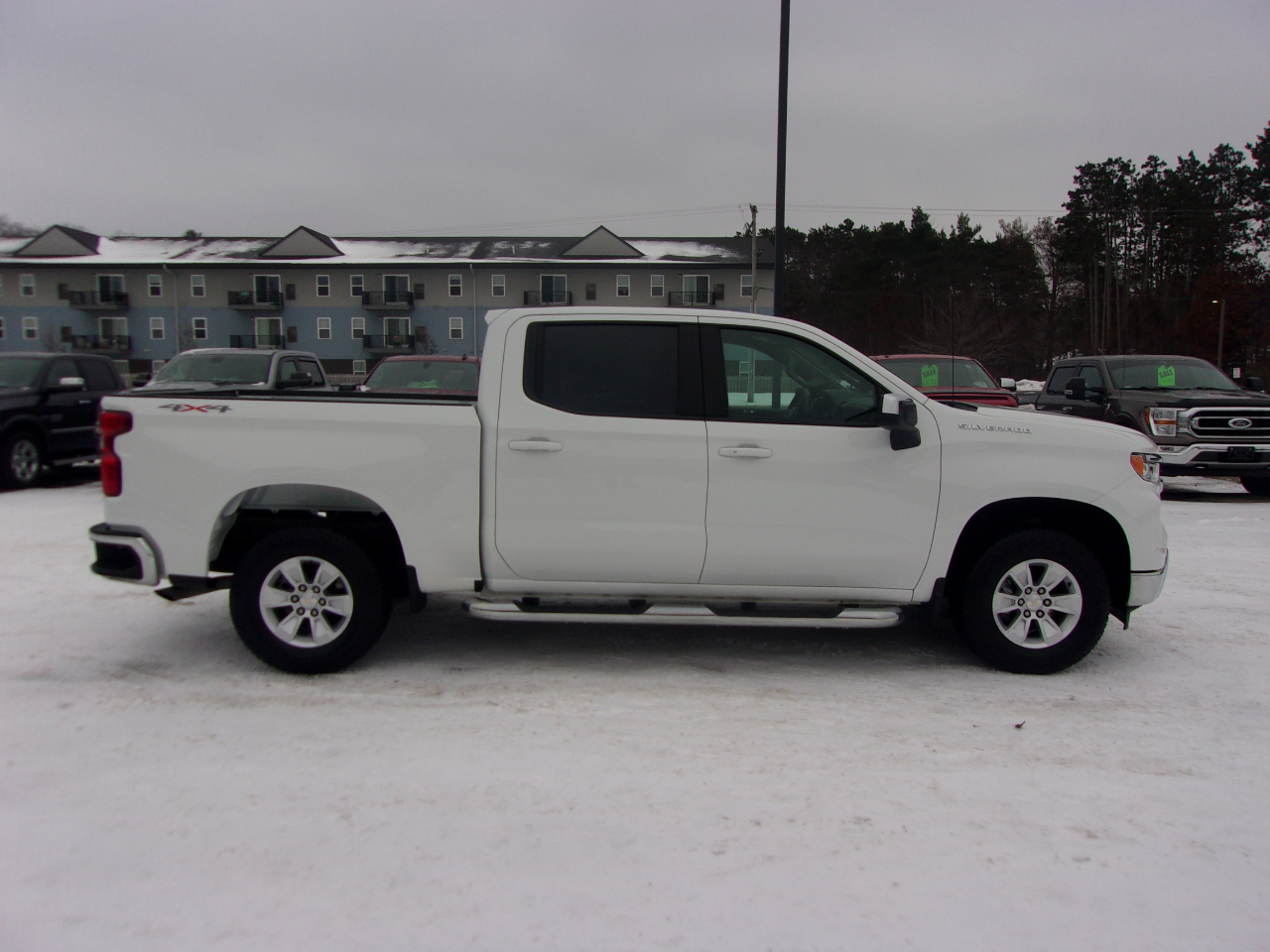 Chevrolet Silverado 1500 4WD Crew Cab 147" LT w/1LT 2022