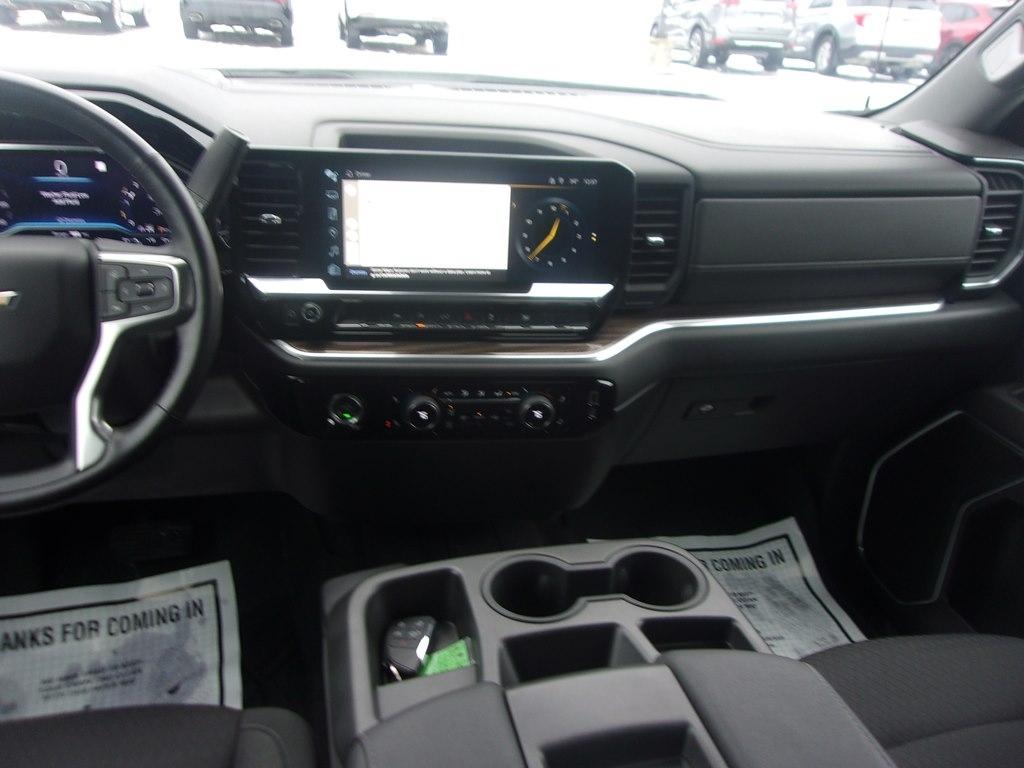 Chevrolet Silverado 1500 4WD Crew Cab 147" LT w/1LT 2022