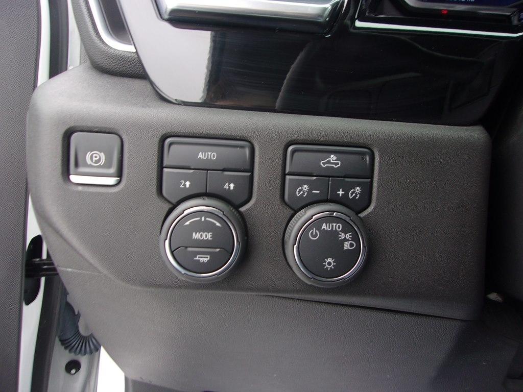 Chevrolet Silverado 1500 4WD Crew Cab 147" LT w/1LT 2022