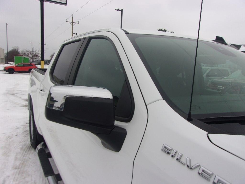 Chevrolet Silverado 1500 4WD Crew Cab 147" LT w/1LT 2022