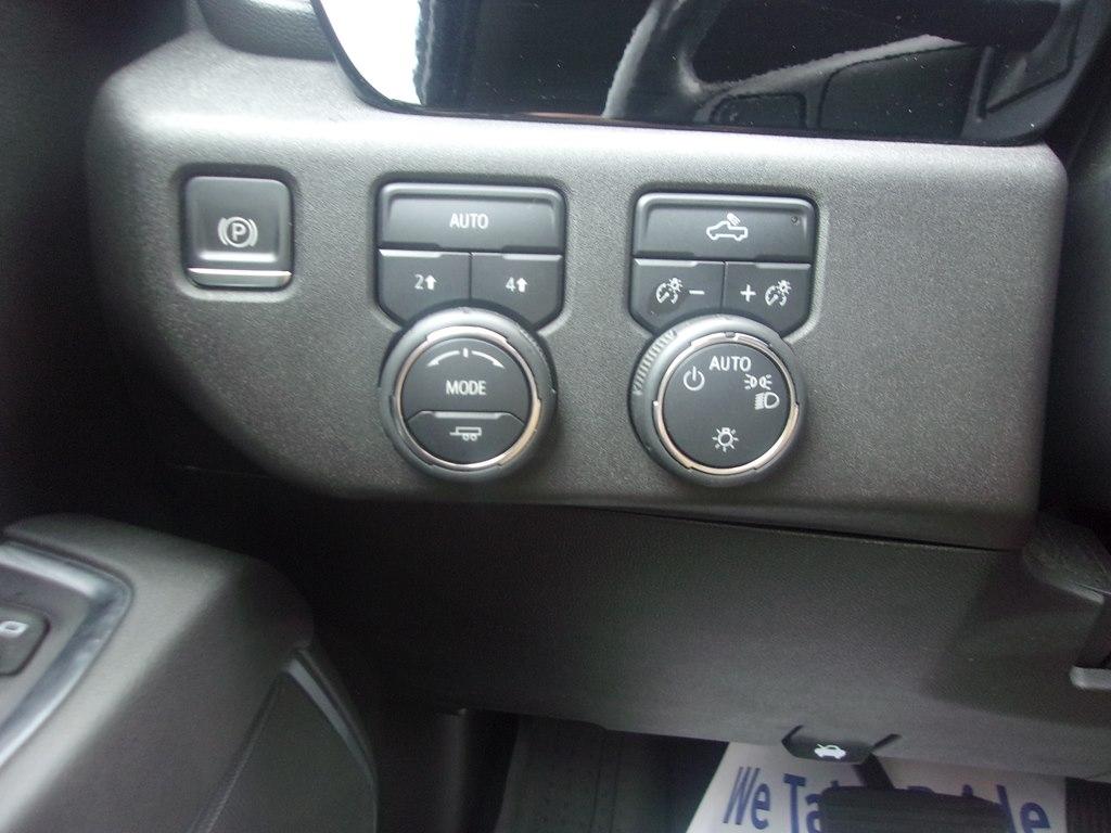 Chevrolet Silverado 1500 4WD Crew Cab 147" LT w/1LT 2022