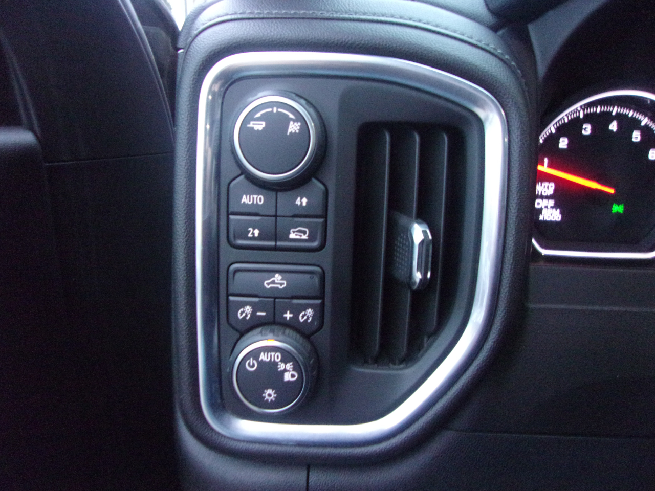 Chevrolet Silverado 1500 4WD Crew Cab 147" LT 2019