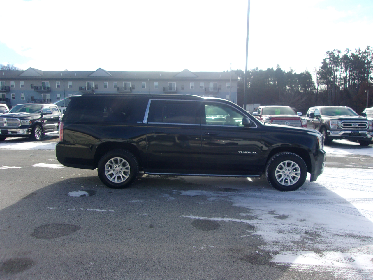 GMC Yukon XL 4WD 4dr SLT 2017