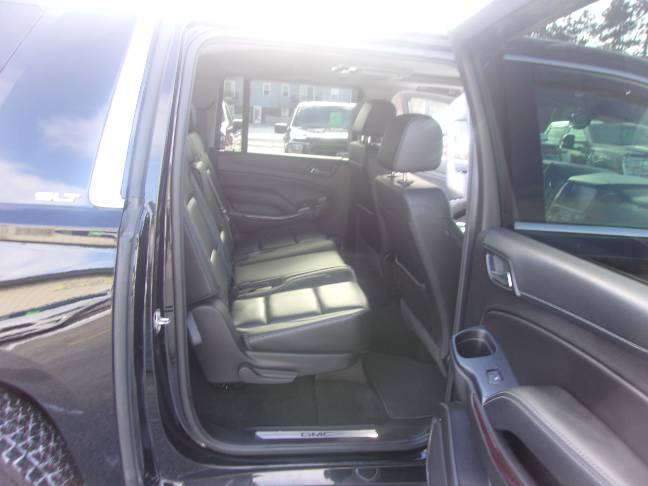 GMC Yukon XL 4WD 4dr SLT 2017