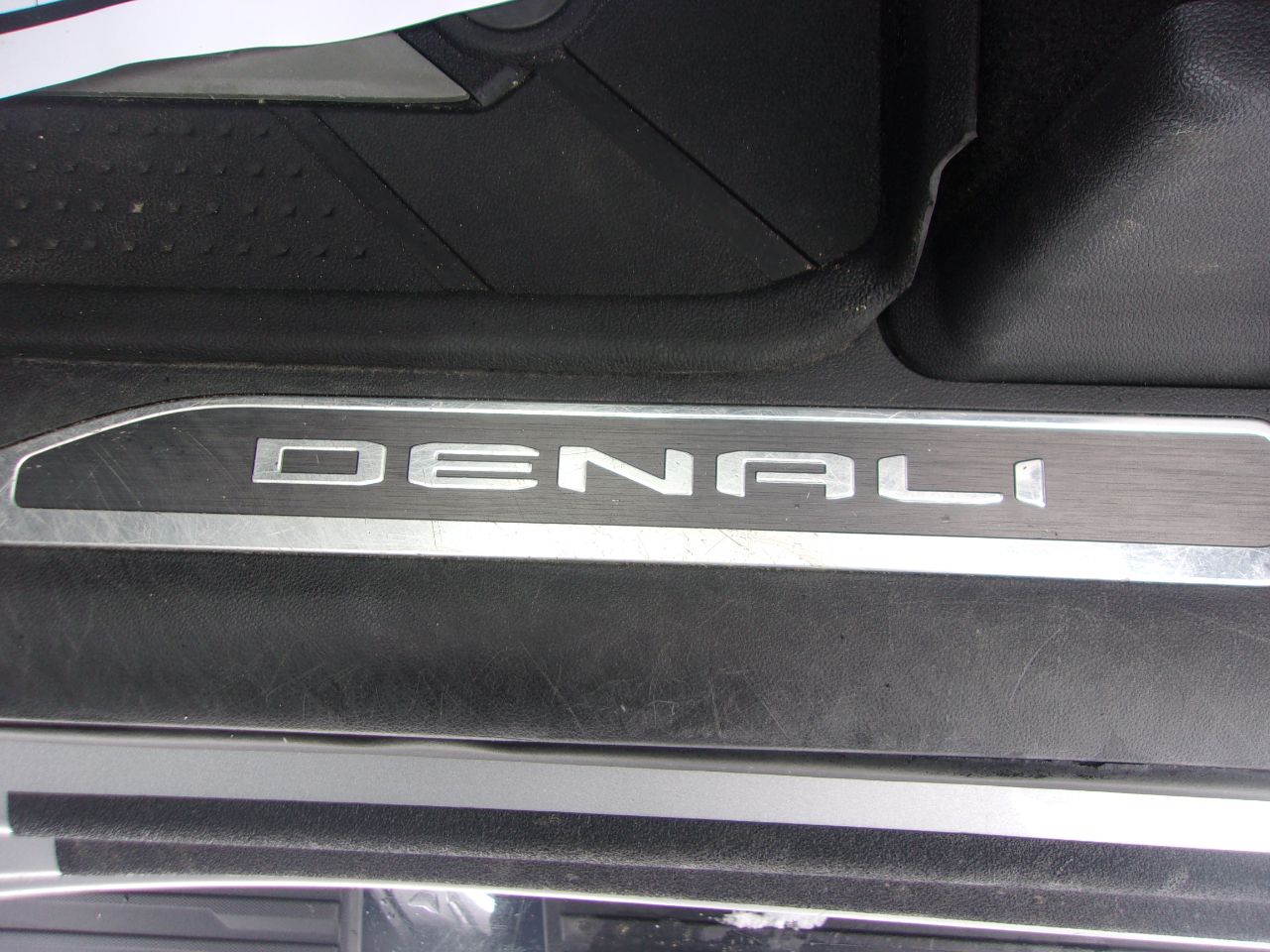 GMC Sierra 2500HD 4WD Crew Cab 159" Denali 2020