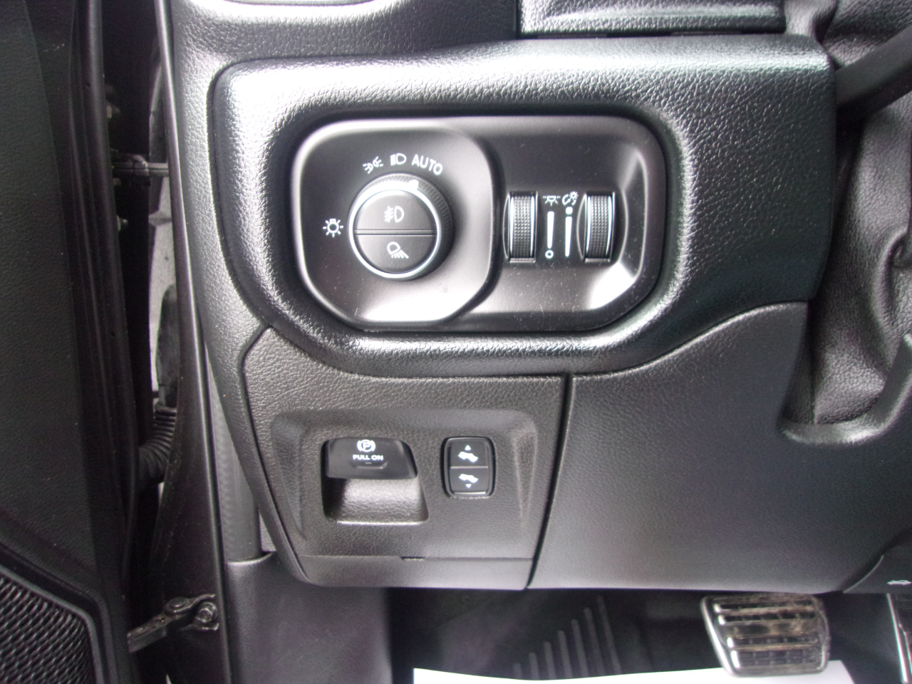 RAM 1500 Rebel 4x4 Crew Cab 5'7" Box 2022