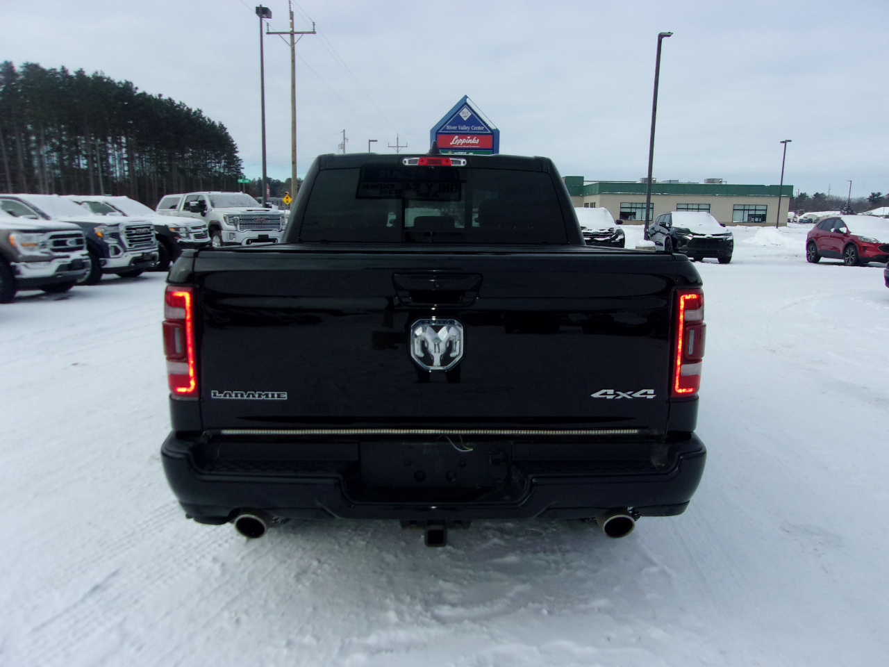 RAM 1500 Laramie 4x4 Crew Cab 5'7" Box 2022