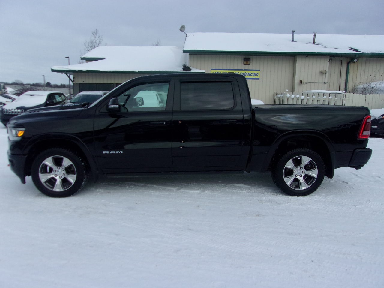 RAM 1500 Laramie 4x4 Crew Cab 5'7" Box 2022