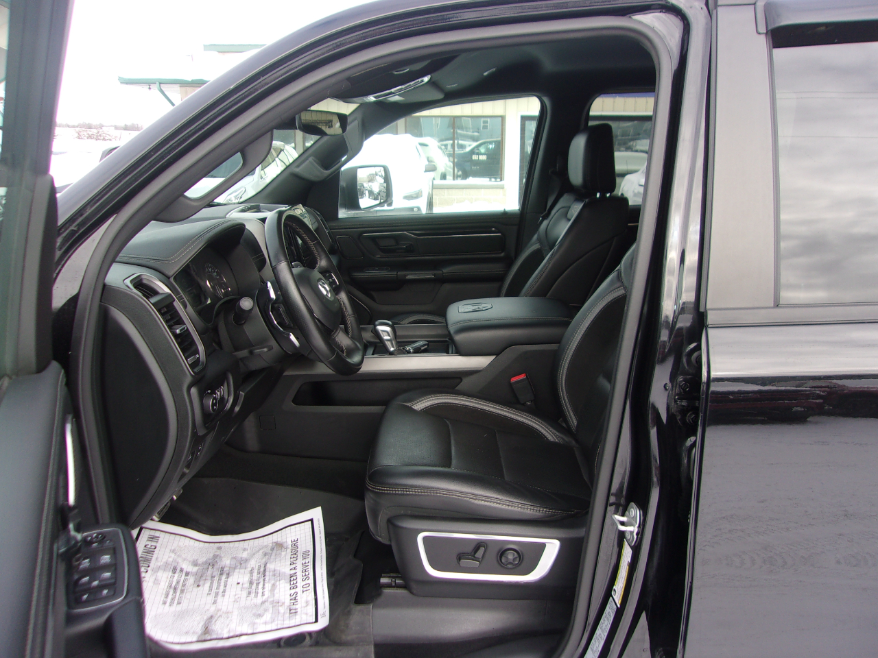 RAM 1500 Laramie 4x4 Crew Cab 5'7" Box 2022