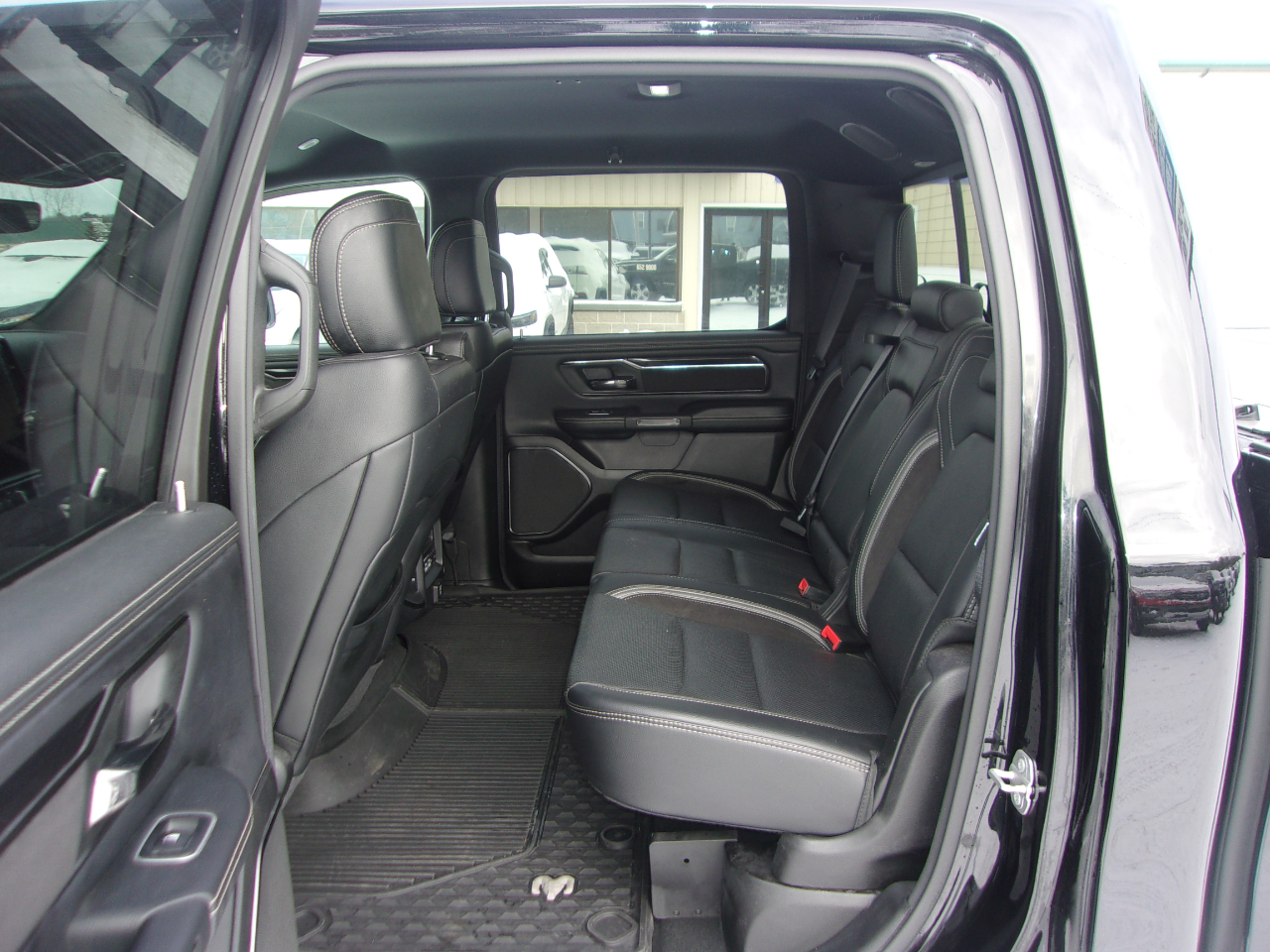 RAM 1500 Laramie 4x4 Crew Cab 5'7" Box 2022