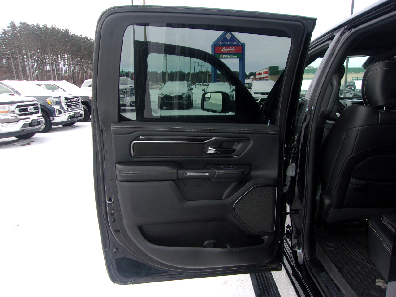 RAM 1500 Laramie 4x4 Crew Cab 5'7" Box 2022