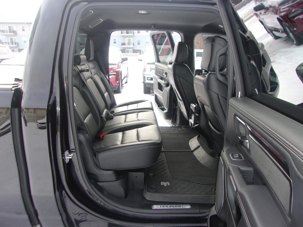 RAM 1500 Laramie 4x4 Crew Cab 5'7" Box 2022