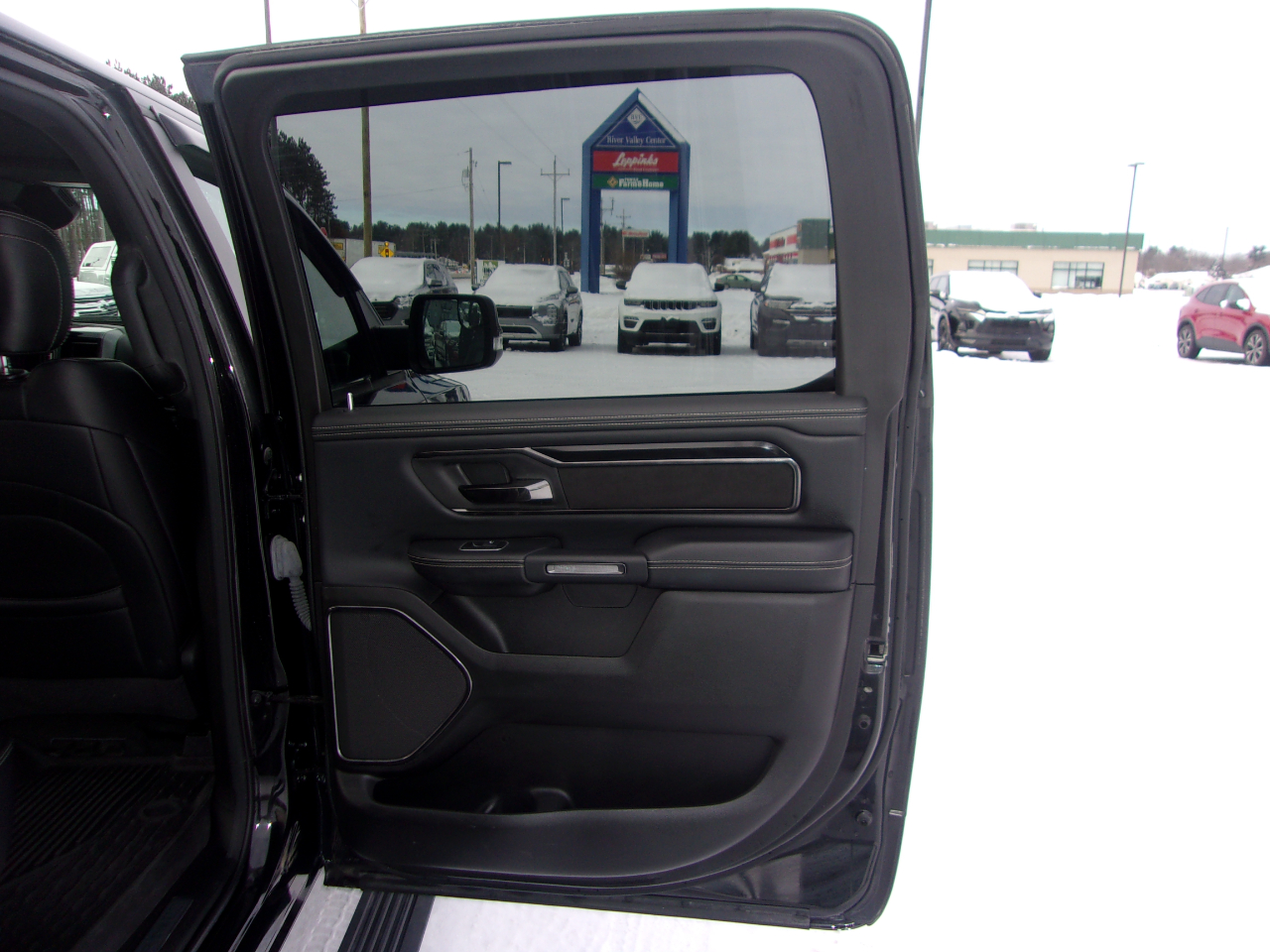 RAM 1500 Laramie 4x4 Crew Cab 5'7" Box 2022