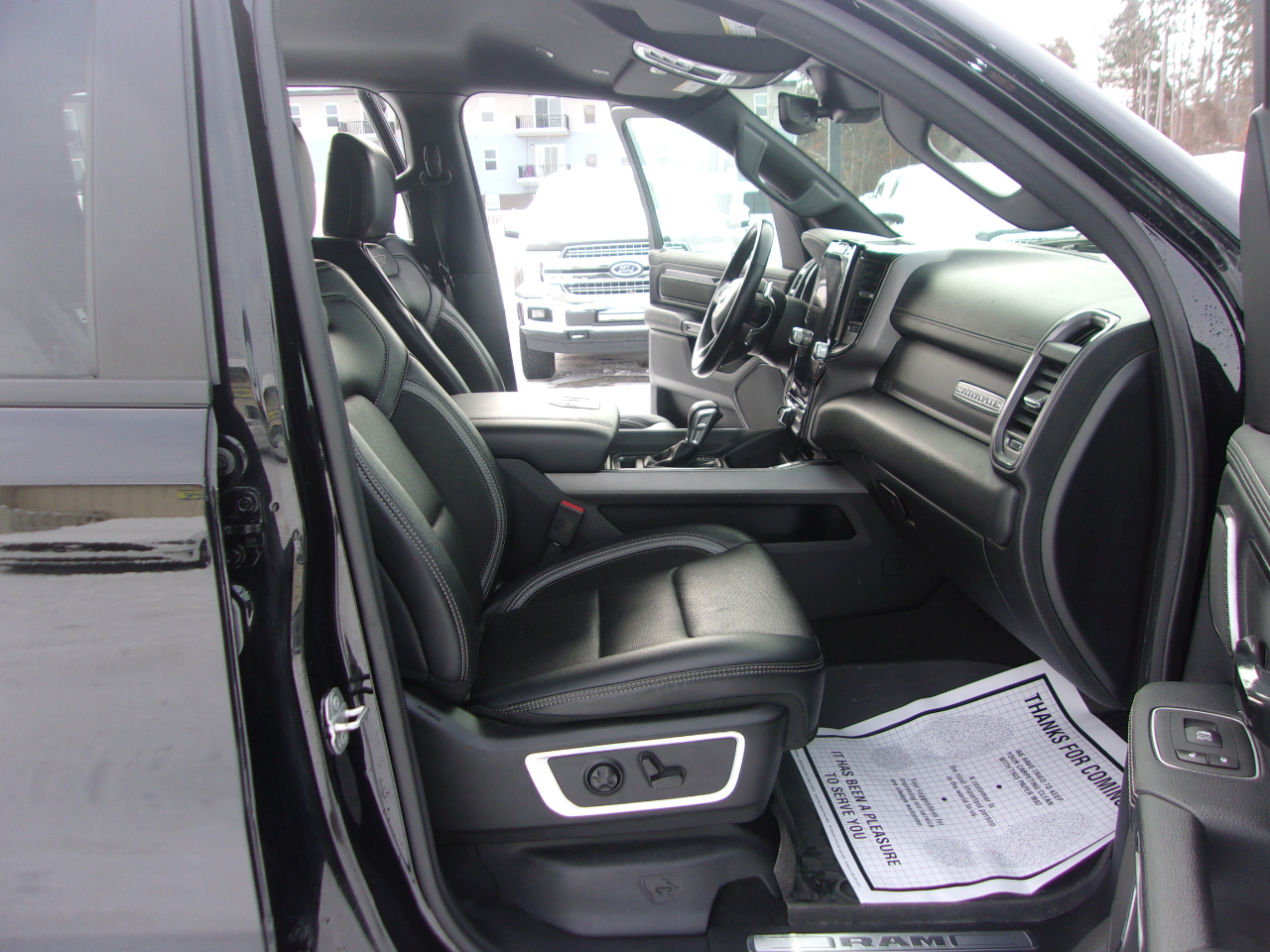 RAM 1500 Laramie 4x4 Crew Cab 5'7" Box 2022