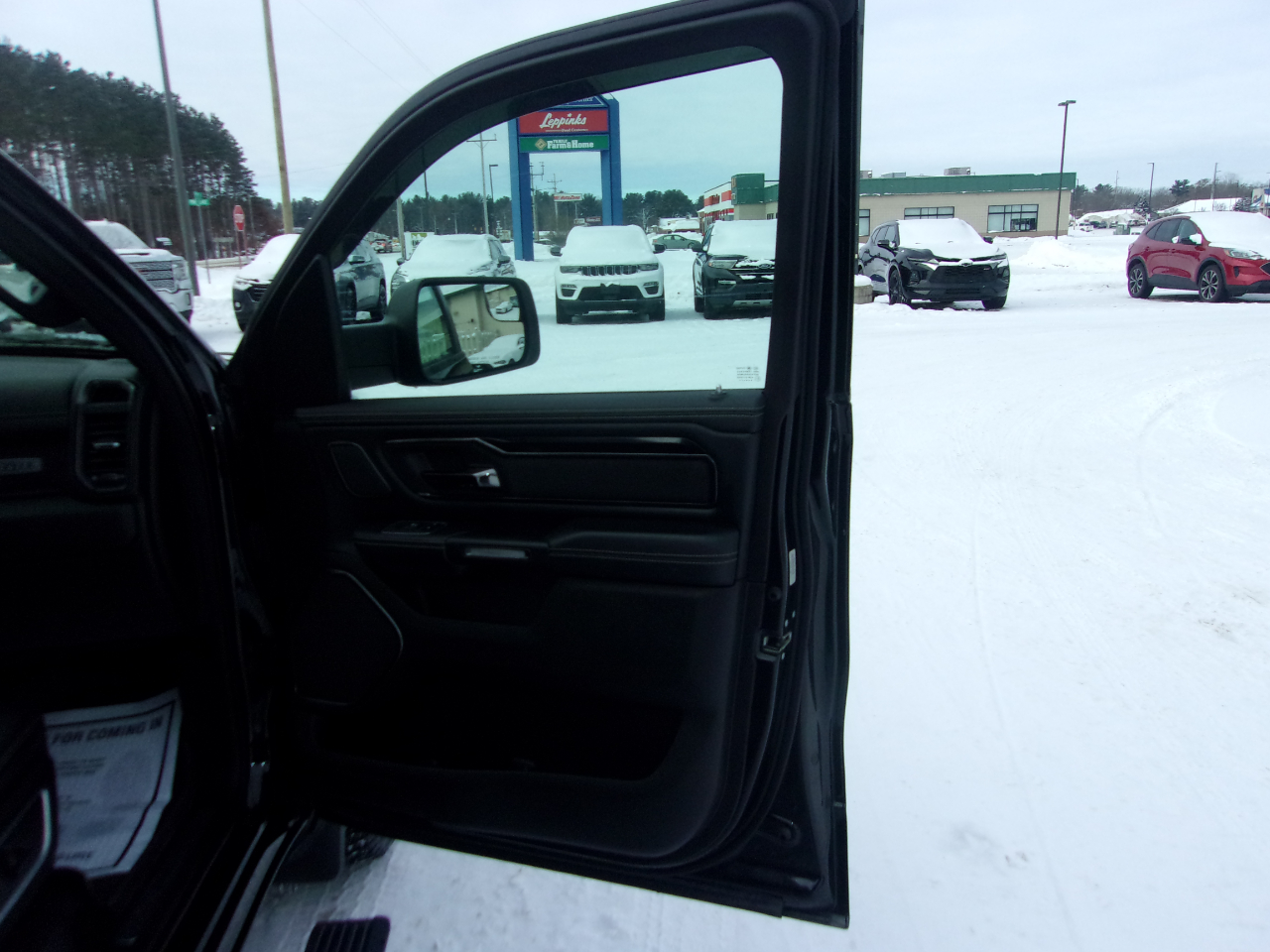 RAM 1500 Laramie 4x4 Crew Cab 5'7" Box 2022