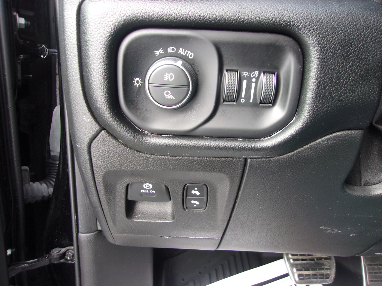 RAM 1500 Laramie 4x4 Crew Cab 5'7" Box 2022