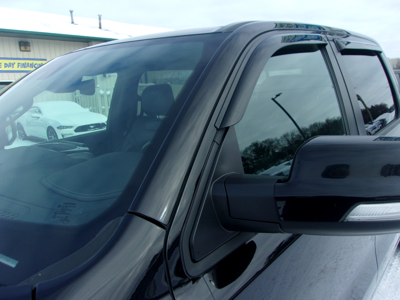 RAM 1500 Laramie 4x4 Crew Cab 5'7" Box 2022